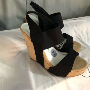 NWOT Chinese laundry wedges
